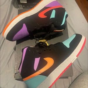 Jordan 1 mid